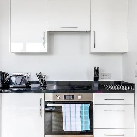 Host & - Yorksha Luxury Apartment *